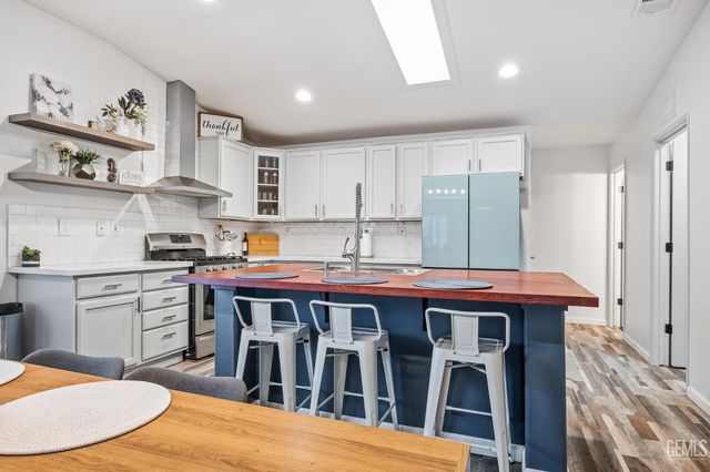 1051 W Pepper Drive, Hanford, CA 93230