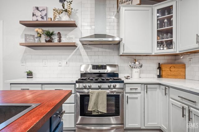 1051 W Pepper Drive, Hanford, CA 93230