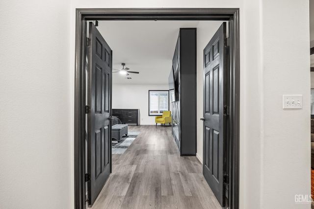 1051 W Pepper Drive, Hanford, CA 93230