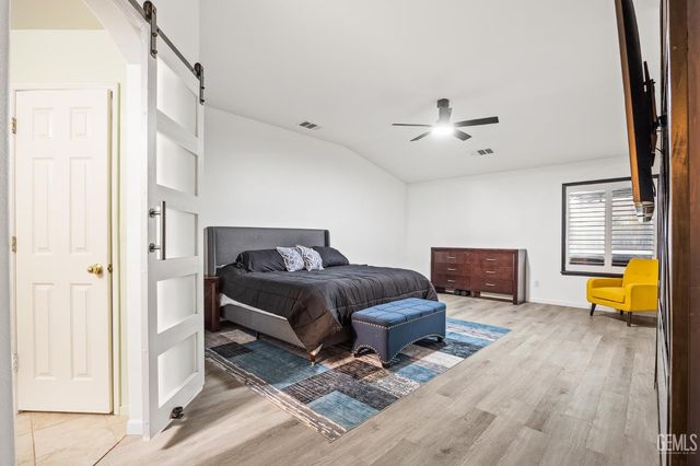 1051 W Pepper Drive, Hanford, CA 93230