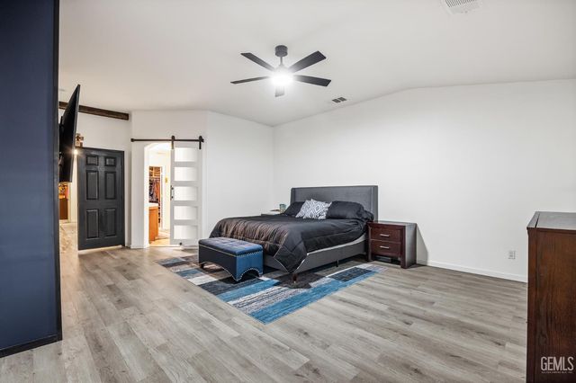 1051 W Pepper Drive, Hanford, CA 93230