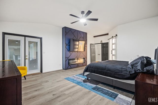 1051 W Pepper Drive, Hanford, CA 93230