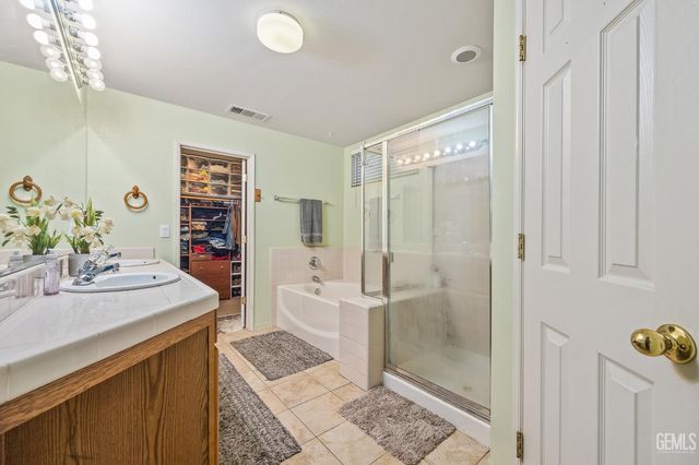 1051 W Pepper Drive, Hanford, CA 93230