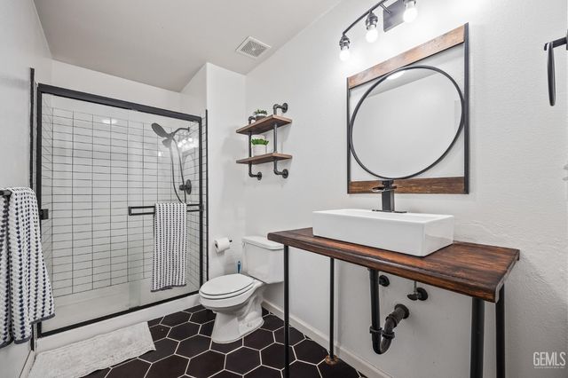 1051 W Pepper Drive, Hanford, CA 93230