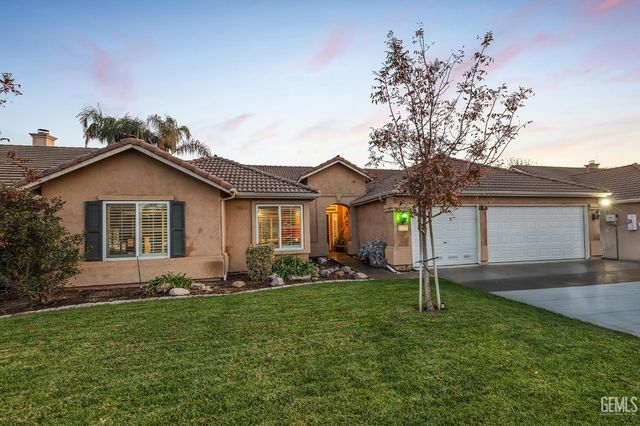 1051 W Pepper Drive, Hanford, CA 93230
