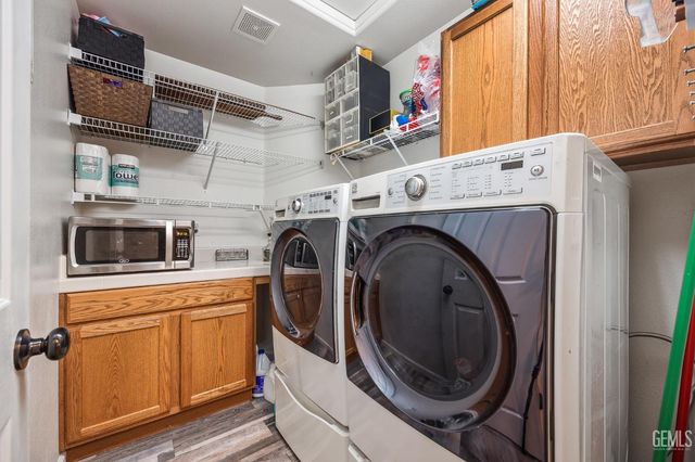 1051 W Pepper Drive, Hanford, CA 93230