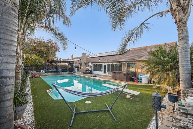 1051 W Pepper Drive, Hanford, CA 93230