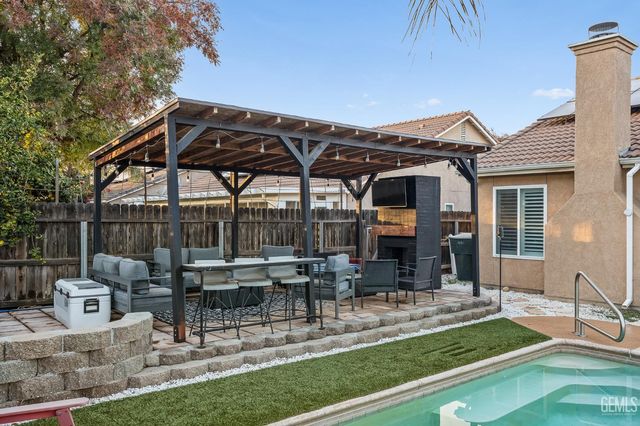 1051 W Pepper Drive, Hanford, CA 93230