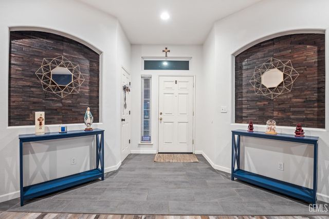 1051 W Pepper Drive, Hanford, CA 93230