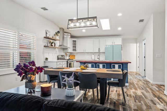 1051 W Pepper Drive, Hanford, CA 93230