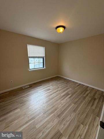 8 HEWITT LN, Sicklerville, NJ 08081