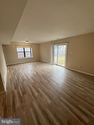 8 HEWITT LN, Sicklerville, NJ 08081