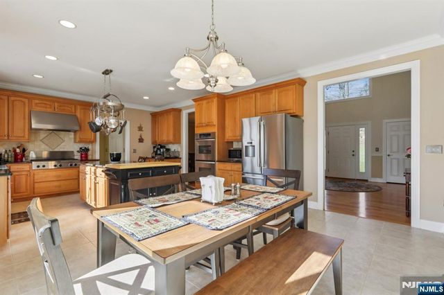 49 Boonton Avenue, Kinnelon Borough, NJ 07405