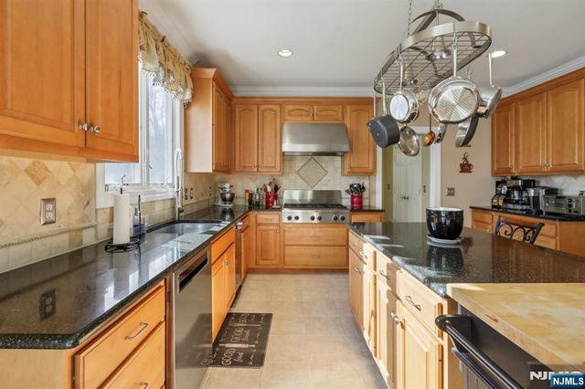 49 Boonton Avenue, Kinnelon Borough, NJ 07405