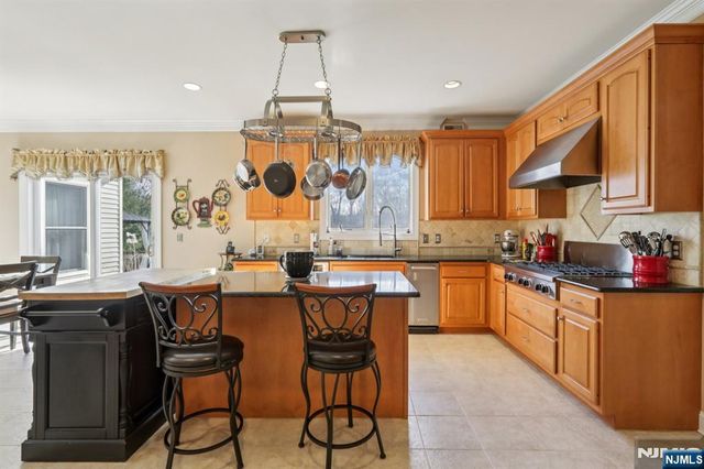 49 Boonton Avenue, Kinnelon Borough, NJ 07405