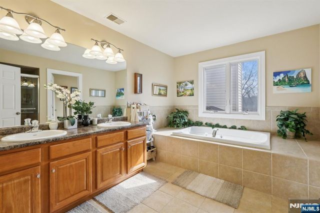 49 Boonton Avenue, Kinnelon Borough, NJ 07405