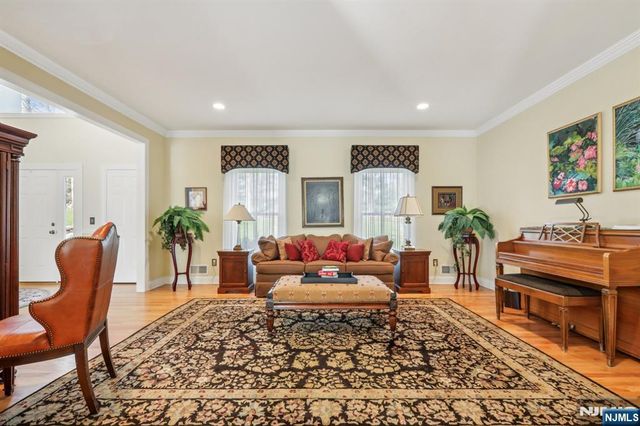 49 Boonton Avenue, Kinnelon Borough, NJ 07405