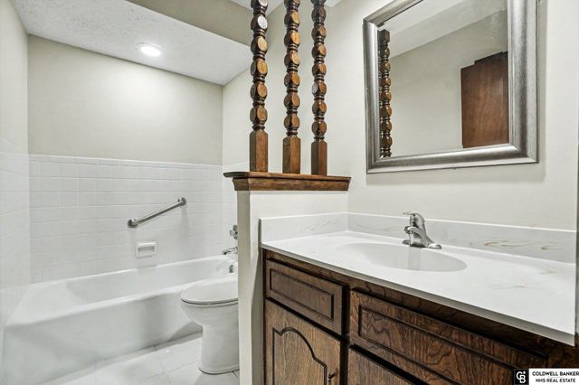 1858 N 93 Court, Omaha, NE 68114