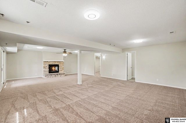 1858 N 93 Court, Omaha, NE 68114