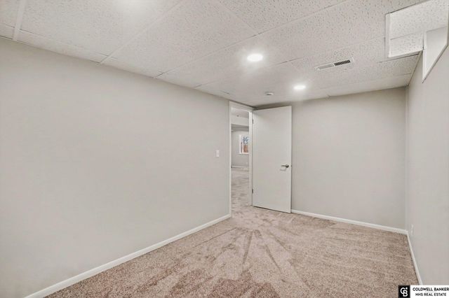 1858 N 93 Court, Omaha, NE 68114