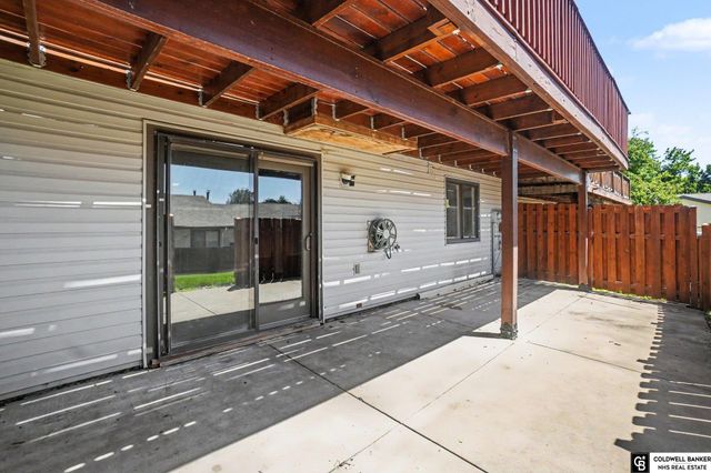 1858 N 93 Court, Omaha, NE 68114