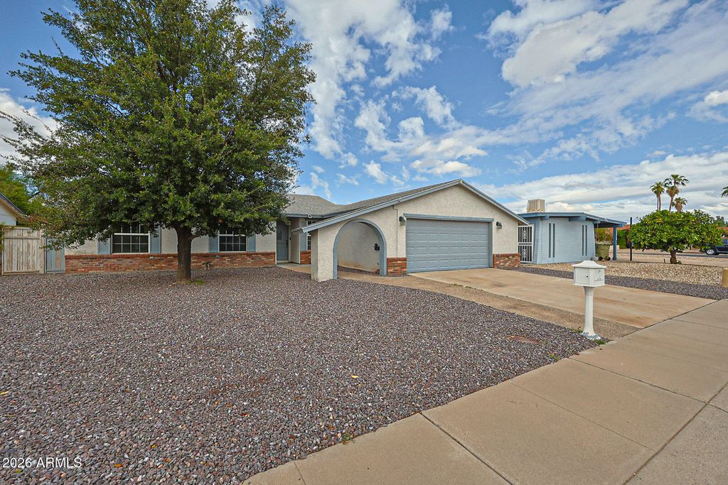 5622 W IRONWOOD Drive, Glendale, AZ 85302 — photo 4