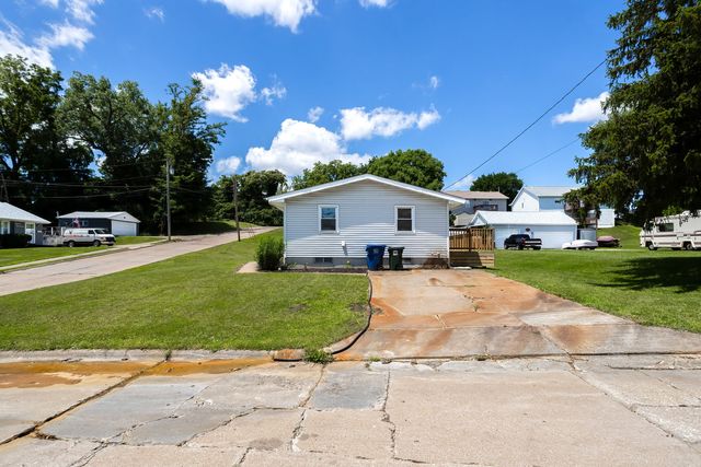 1820 E 16th Street, Davenport, IA 52803