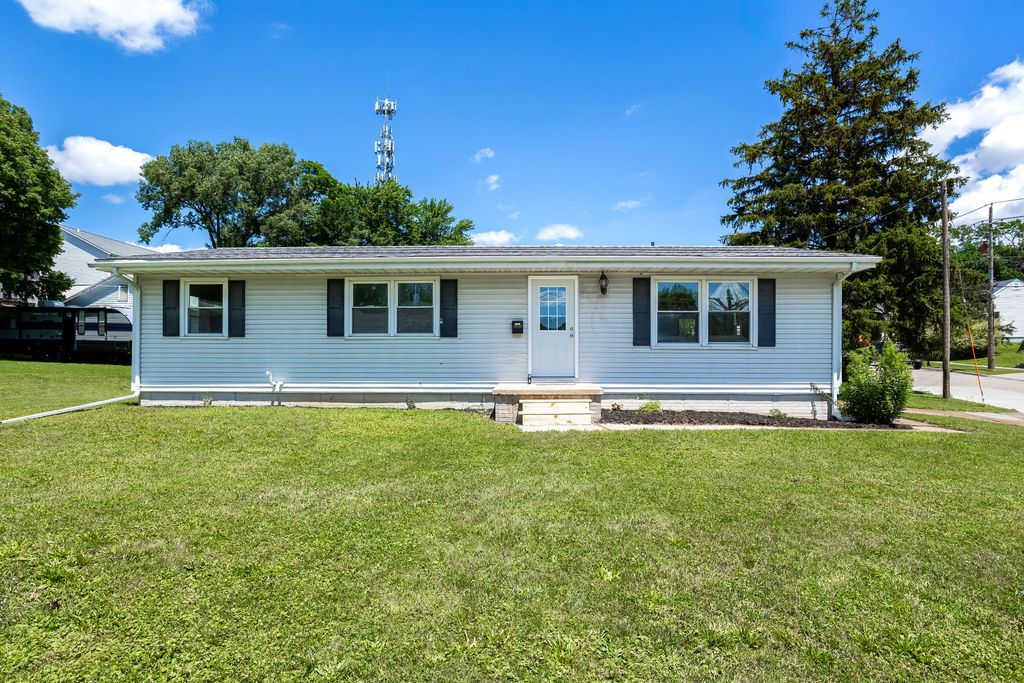 1820 E 16th Street, Davenport, IA 52803