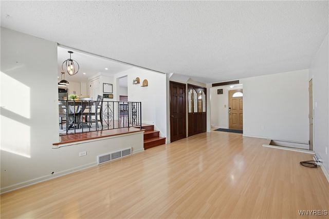 56 Deerchase Road, West Seneca, NY 14224