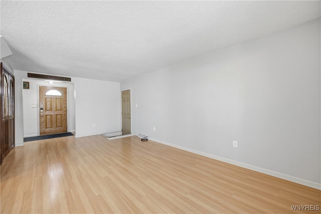 56 Deerchase Road, West Seneca, NY 14224