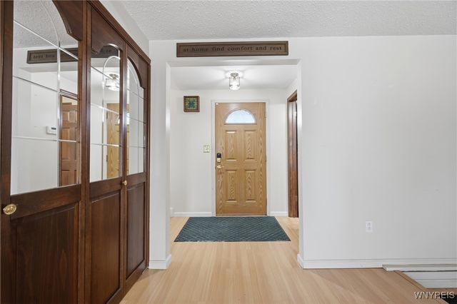 56 Deerchase Road, West Seneca, NY 14224