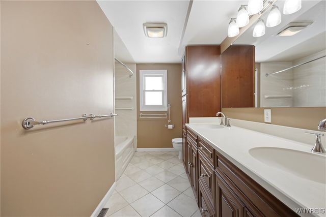 56 Deerchase Road, West Seneca, NY 14224