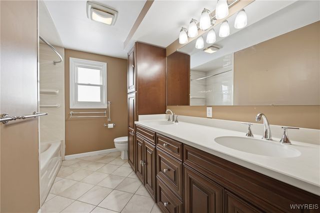 56 Deerchase Road, West Seneca, NY 14224