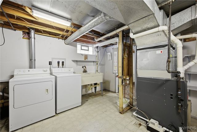 56 Deerchase Road, West Seneca, NY 14224