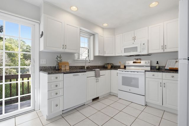 252 Albion St 24, Wakefield, MA 01880
