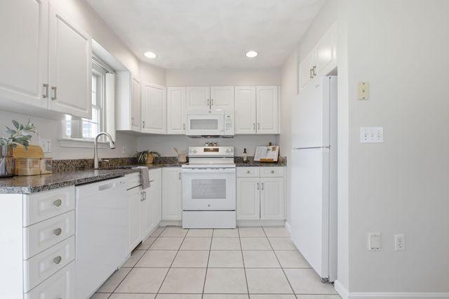 252 Albion St 24, Wakefield, MA 01880