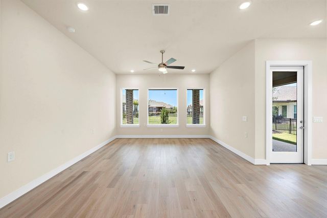 14915 Lake Par Circle, Willis, TX 77318