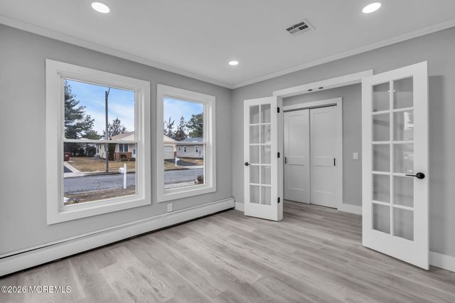 15 Roxton Place, Toms River, NJ 08757