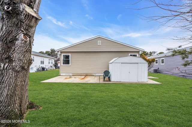 15 Roxton Place, Toms River, NJ 08757