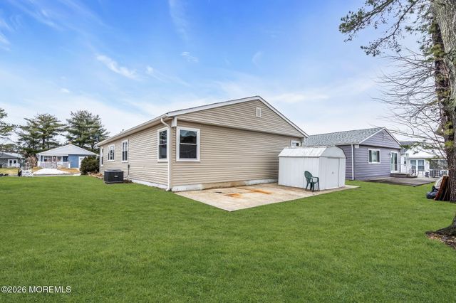 15 Roxton Place, Toms River, NJ 08757