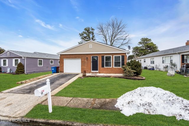 15 Roxton Place, Toms River, NJ 08757