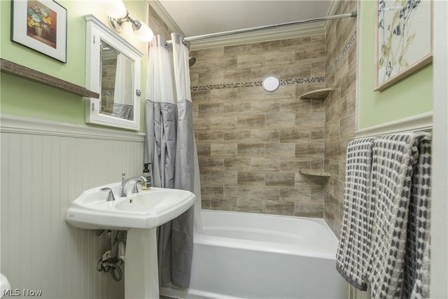 147 Englewood Drive, Avon Lake, OH 44012