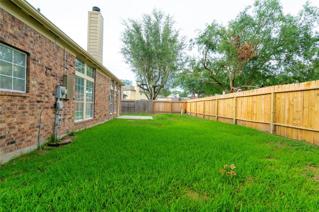 13710 Sablegarden Lane, Houston, TX 77014