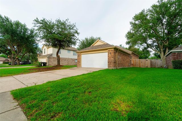 13710 Sablegarden Lane, Houston, TX 77014