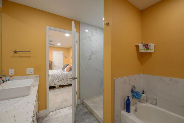 1915 W Santa Ana Avenue, Fresno, CA 93705