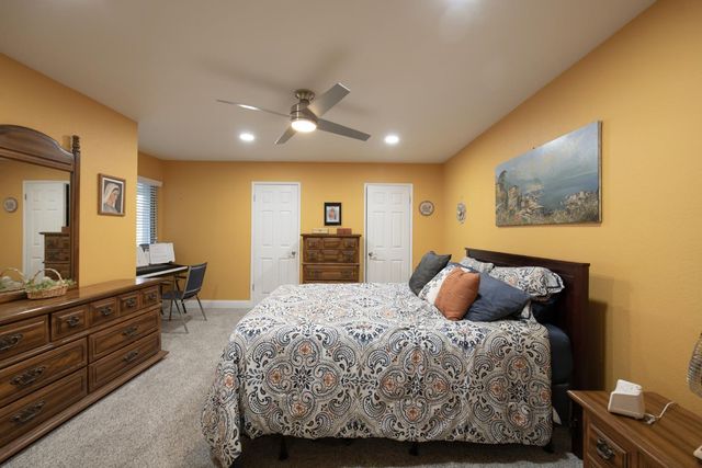 1915 W Santa Ana Avenue, Fresno, CA 93705