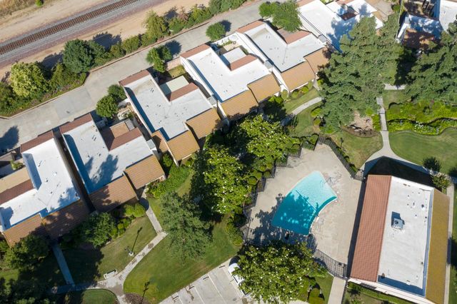 1915 W Santa Ana Avenue, Fresno, CA 93705