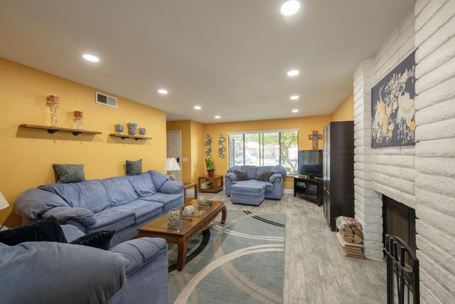 1915 W Santa Ana Avenue, Fresno, CA 93705