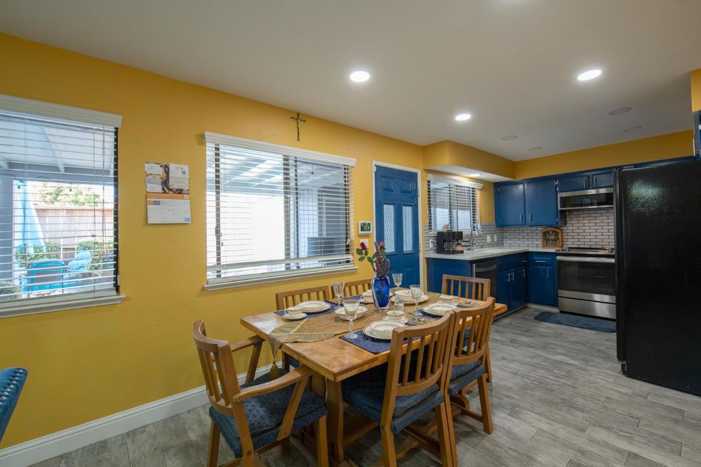 Image 10 of property listing at 1915 W Santa Ana Avenue, Fresno, CA 93705