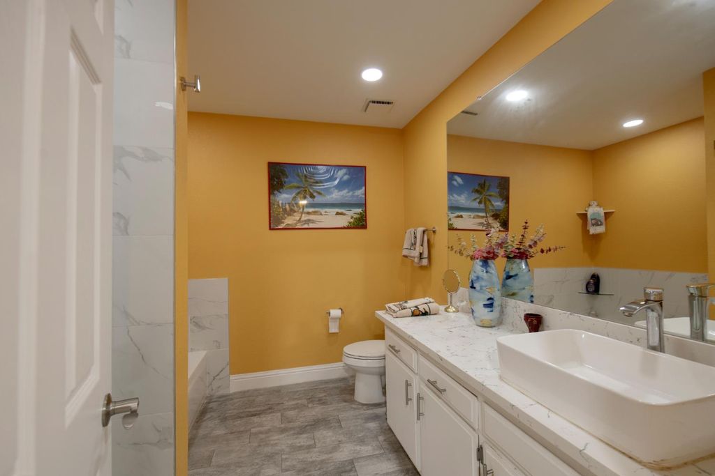 Image 17 of property listing at 1915 W Santa Ana Avenue, Fresno, CA 93705